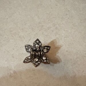 Elegant Silver Floral Hair Clip